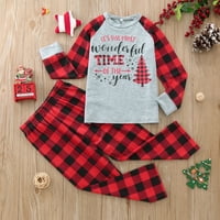 Komplet odjeće od kariranih vrhova i hlača s božićnim natpisima, odgovarajućim božićnim obiteljskim pidžamama