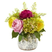 Gotovo prirodni umjetni aranžman ruža, božura i hortenzija u vazi