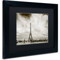 Zaštitni znak likovna umjetnost Paris Eiffel Tower i Man Canvas Art by Preston Black Mat, Crni okvir