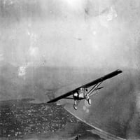Charles A. Lindbergh n. Američki avijatijator. Lindbergh na kontroli duha St. Louisa u letu, 1927. Pritisak plakata